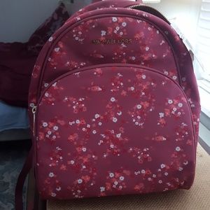 MICHEAL KORS ABBEY TULIP MD  BACKPACK